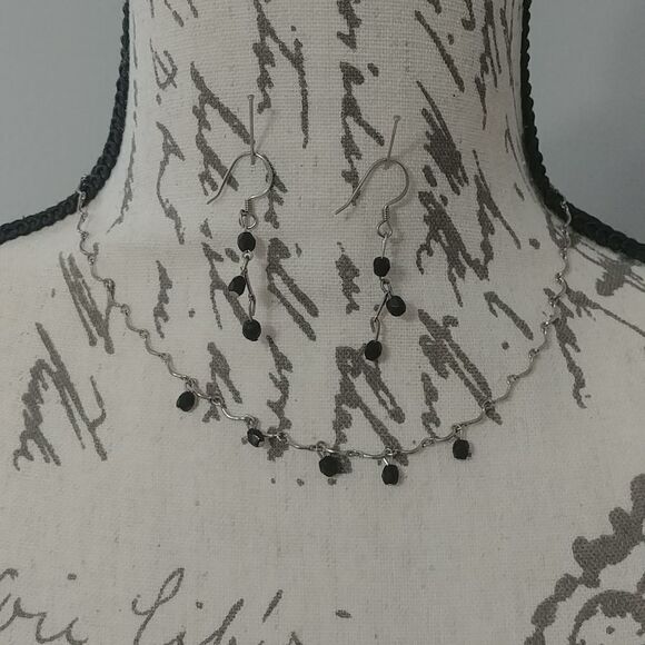 Jewelry - Silver and black beads necklace and earring set
